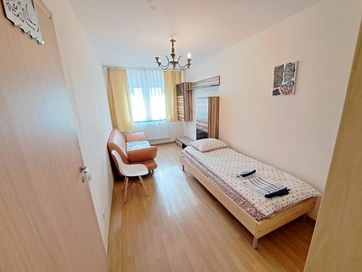 Bine Ati Venit La Maria Str Ion Alexandru Nr 1 Bl 14 Ap 1 Lejlighed Arad Eksteriør billede